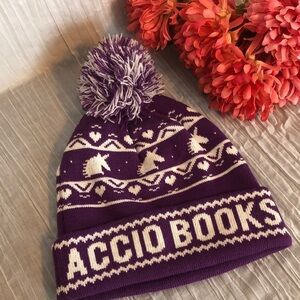 HARRY POTTER ACCIO BOOKS purple & white knit stretchy winter hat w/ pom pom